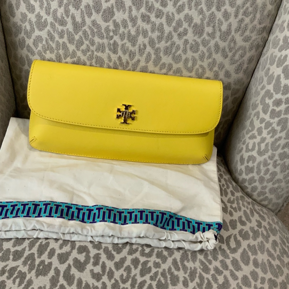 NWOT Tory Burch Diana Clutch in brilliant yellow